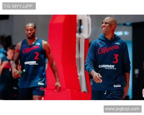 不应该!小卡关键时刻脱手失误 快船白白交出球权 不应该!小卡关键时刻脱手失误 快船白白交出球权