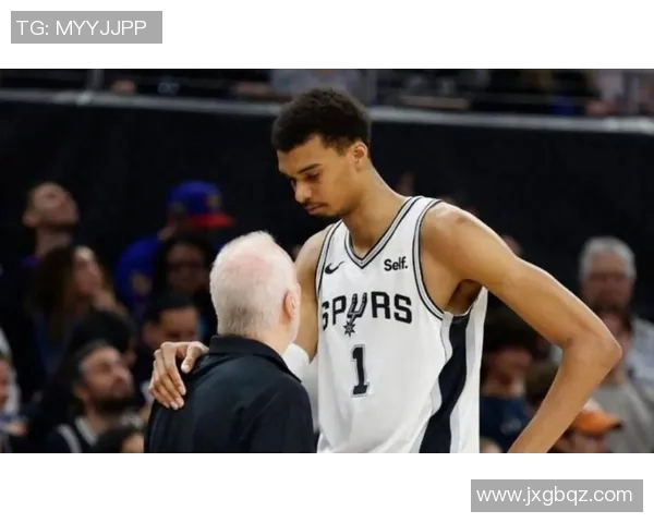 弗拉格单打麦克朗后做“太小了”手势 步行者球迷怒喷:未来难成大器 弗拉格单打麦克朗后做“太小了”手势 步行者球迷怒喷:未来难成大器