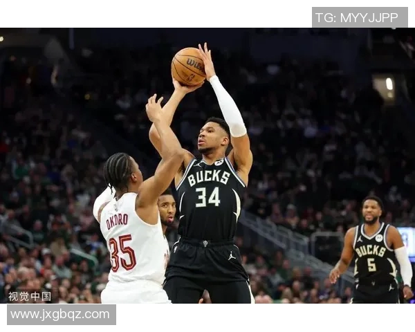 骑士迎战雄鹿前瞻：字母哥对决米切尔，三分大战成胜负关键